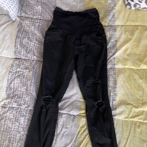 Black old navy maternity jeans.